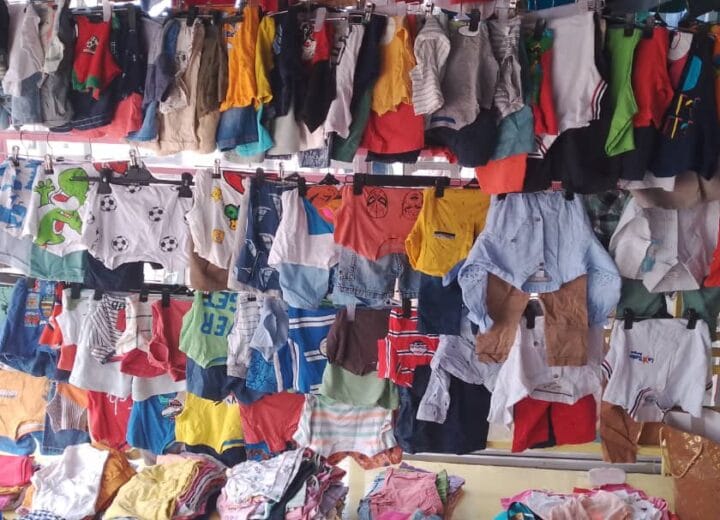 Venta de ropas y zapatos infantiles