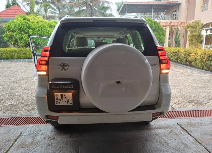 Alquiler de un Toyota Prado año 2022